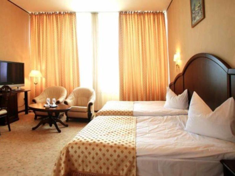 Hotel Imperial Inn Тыргу-Муреш Экстерьер фото