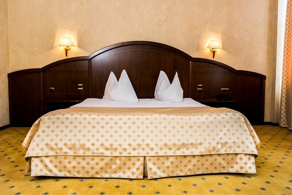 Hotel Imperial Inn Тыргу-Муреш Экстерьер фото