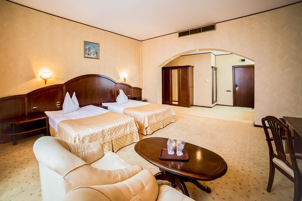 Hotel Imperial Inn Тыргу-Муреш Экстерьер фото
