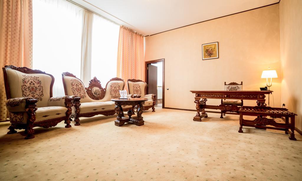 Hotel Imperial Inn Тыргу-Муреш Экстерьер фото