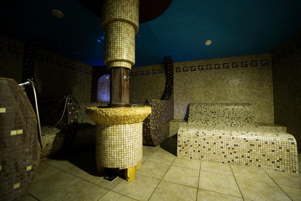 Hotel Imperial Inn Тыргу-Муреш Экстерьер фото