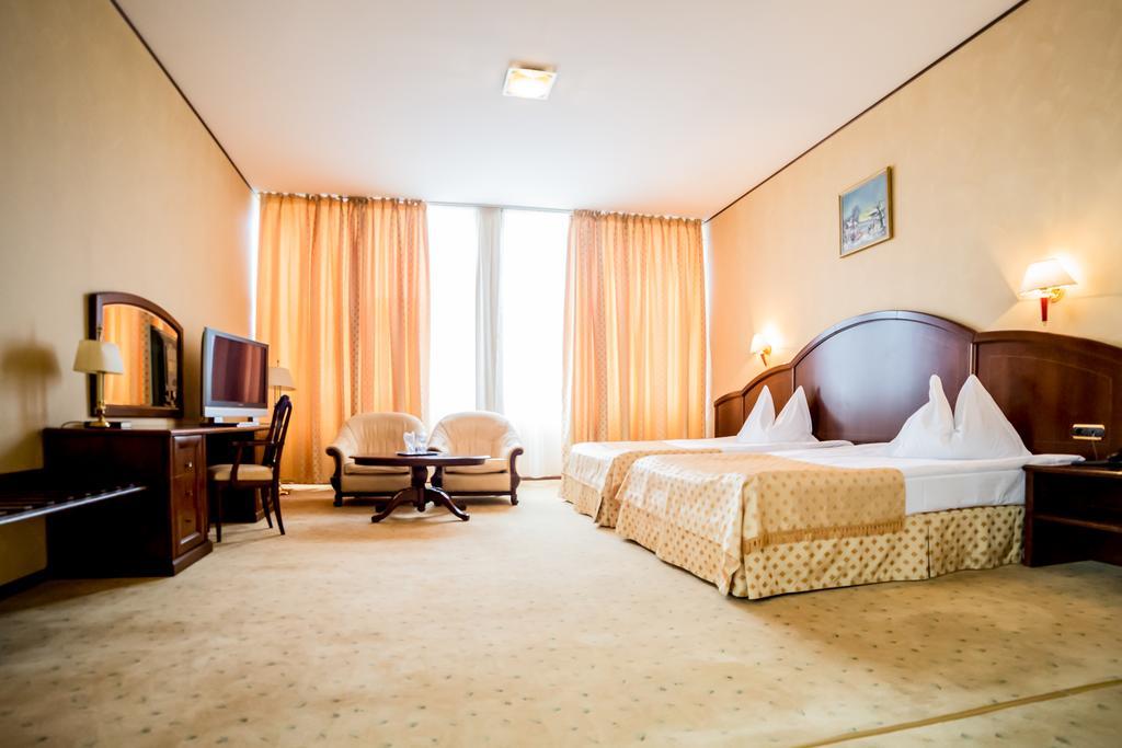 Hotel Imperial Inn Тыргу-Муреш Экстерьер фото