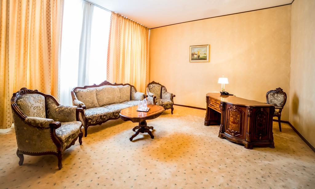 Hotel Imperial Inn Тыргу-Муреш Экстерьер фото