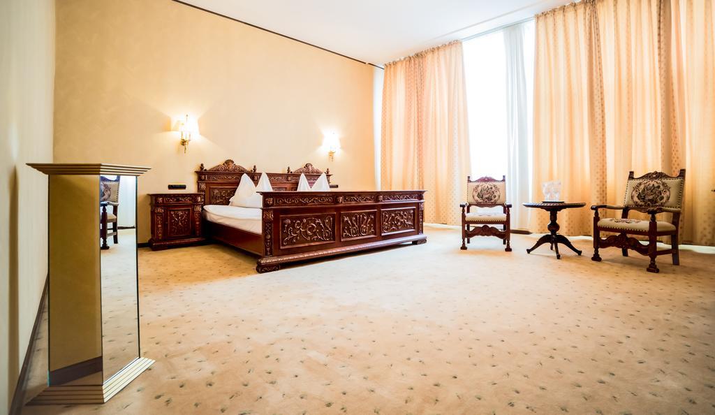 Hotel Imperial Inn Тыргу-Муреш Экстерьер фото