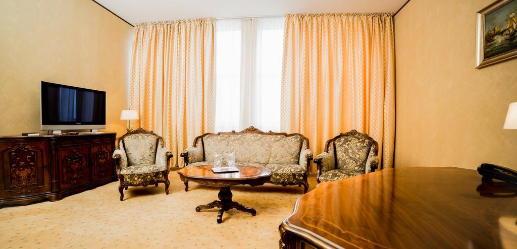 Hotel Imperial Inn Тыргу-Муреш Экстерьер фото