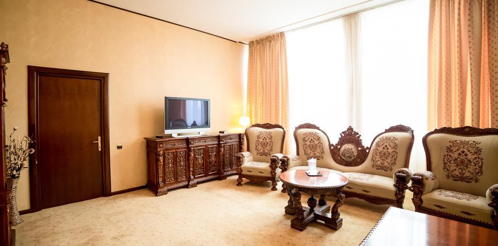 Hotel Imperial Inn Тыргу-Муреш Экстерьер фото