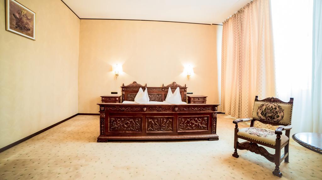 Hotel Imperial Inn Тыргу-Муреш Экстерьер фото