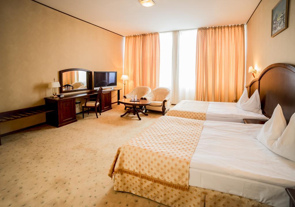 Hotel Imperial Inn Тыргу-Муреш Экстерьер фото